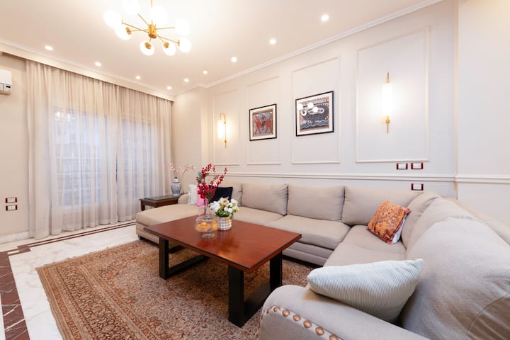 High-Ceiling Iconic Saray Walk to Tahrir & AUC — Apartment in Cairo, Egypt, Egypt — photo 12