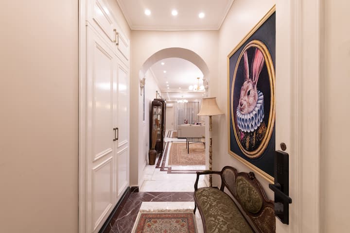 High-Ceiling Iconic Saray Walk to Tahrir & AUC — Apartment in Cairo, Egypt, Egypt — photo 14
