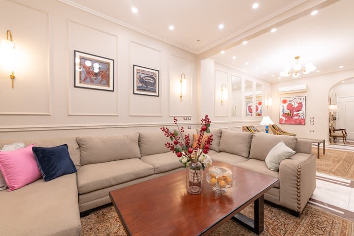 High-Ceiling Iconic Saray Walk to Tahrir & AUC — Apartment in Cairo, Egypt, Egypt — photo 17