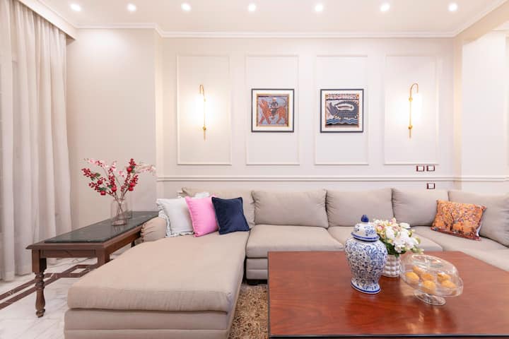 High-Ceiling Iconic Saray Walk to Tahrir & AUC — Apartment in Cairo, Egypt, Egypt — photo 20