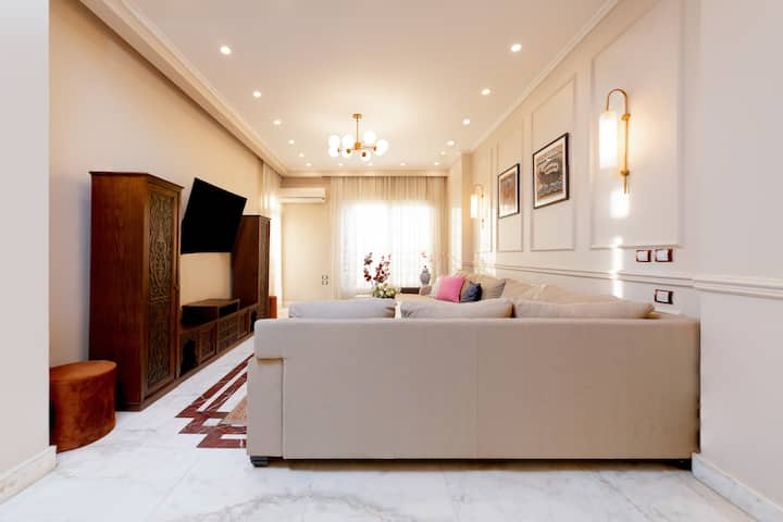 High-Ceiling Iconic Saray Walk to Tahrir & AUC — Apartment in Cairo, Egypt, Egypt — photo 29