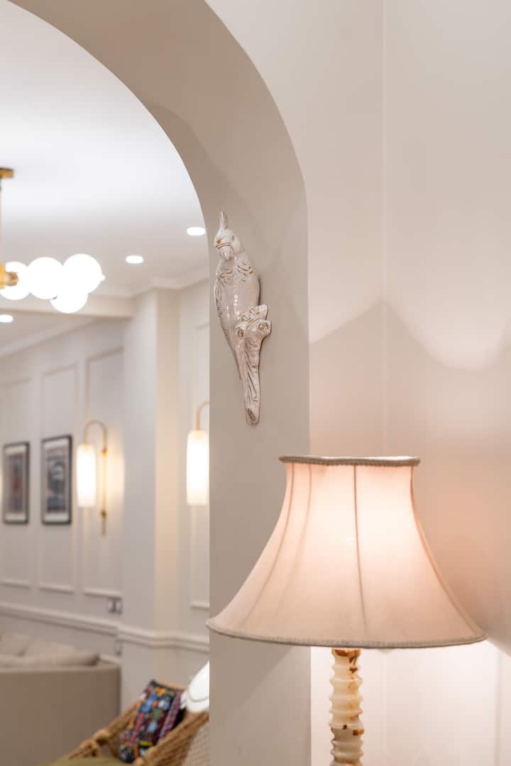 High-Ceiling Iconic Saray Walk to Tahrir & AUC — Apartment in Cairo, Egypt, Egypt — photo 33