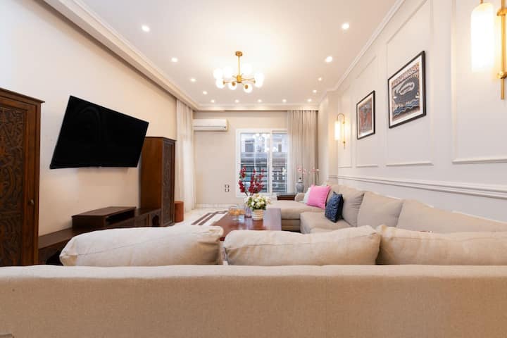 High-Ceiling Iconic Saray Walk to Tahrir & AUC — Apartment in Cairo, Egypt, Egypt — photo 35