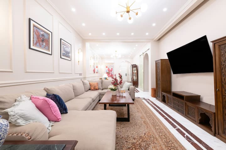 High-Ceiling Iconic Saray Walk to Tahrir & AUC — Apartment in Cairo, Egypt, Egypt — photo 36