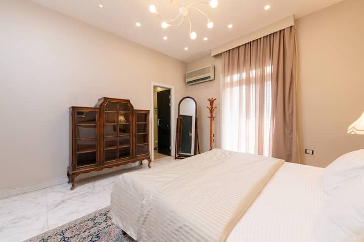 High-Ceiling Iconic Saray Walk to Tahrir & AUC — Apartment in Cairo, Egypt, Egypt — photo 42