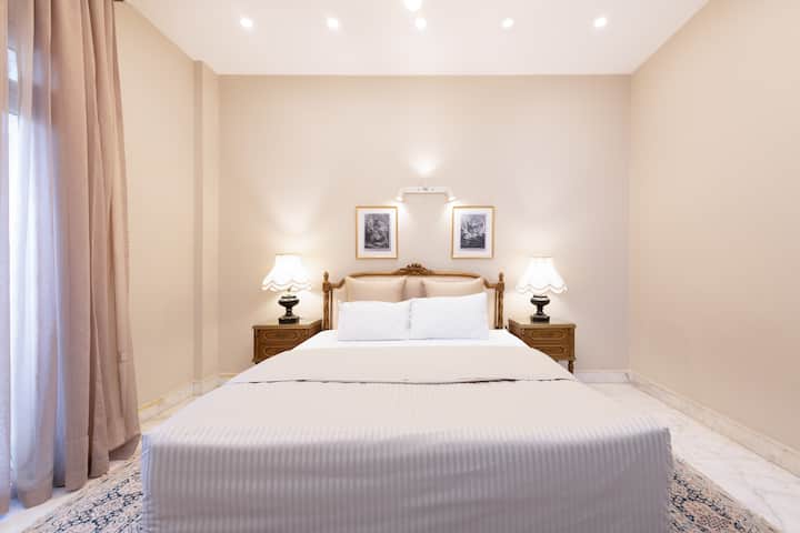 High-Ceiling Iconic Saray Walk to Tahrir & AUC — Apartment in Cairo, Egypt, Egypt — photo 44