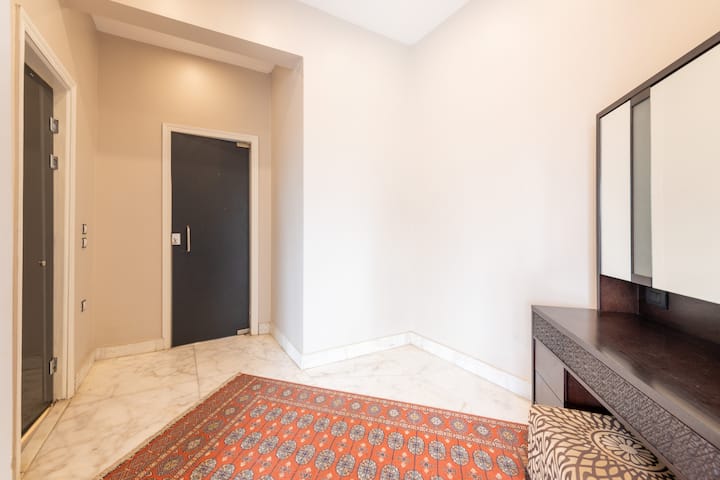 High-Ceiling Iconic Saray Walk to Tahrir & AUC — Apartment in Cairo, Egypt, Egypt — photo 48