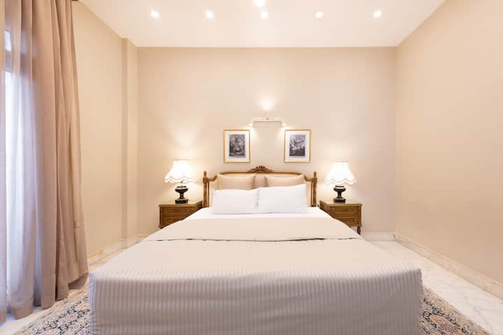 High-Ceiling Iconic Saray Walk to Tahrir & AUC — Apartment in Cairo, Egypt, Egypt — photo 49