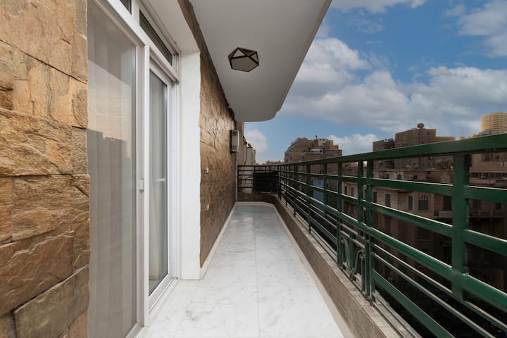 High-Ceiling Iconic Saray Walk to Tahrir & AUC — Apartment in Cairo, Egypt, Egypt — photo 59
