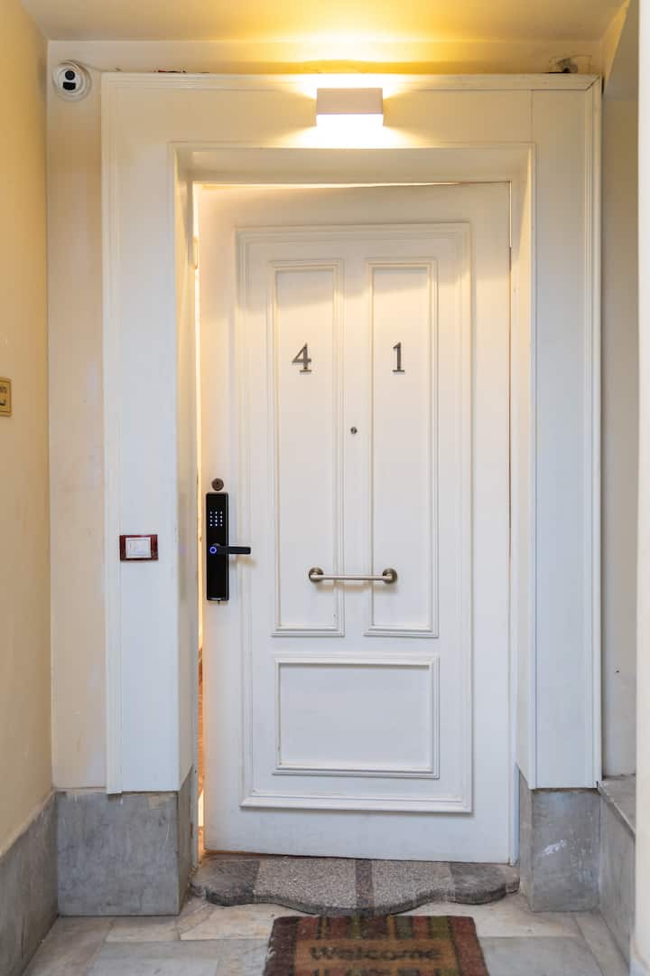 High-Ceiling Iconic Saray Walk to Tahrir & AUC — Apartment in Cairo, Egypt, Egypt — photo 61