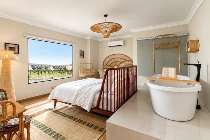 Wake Up to Pyramids & Museum Views | 3BR 3BASaray — Apartment in Giza, Egypt, Egypt — photo 3