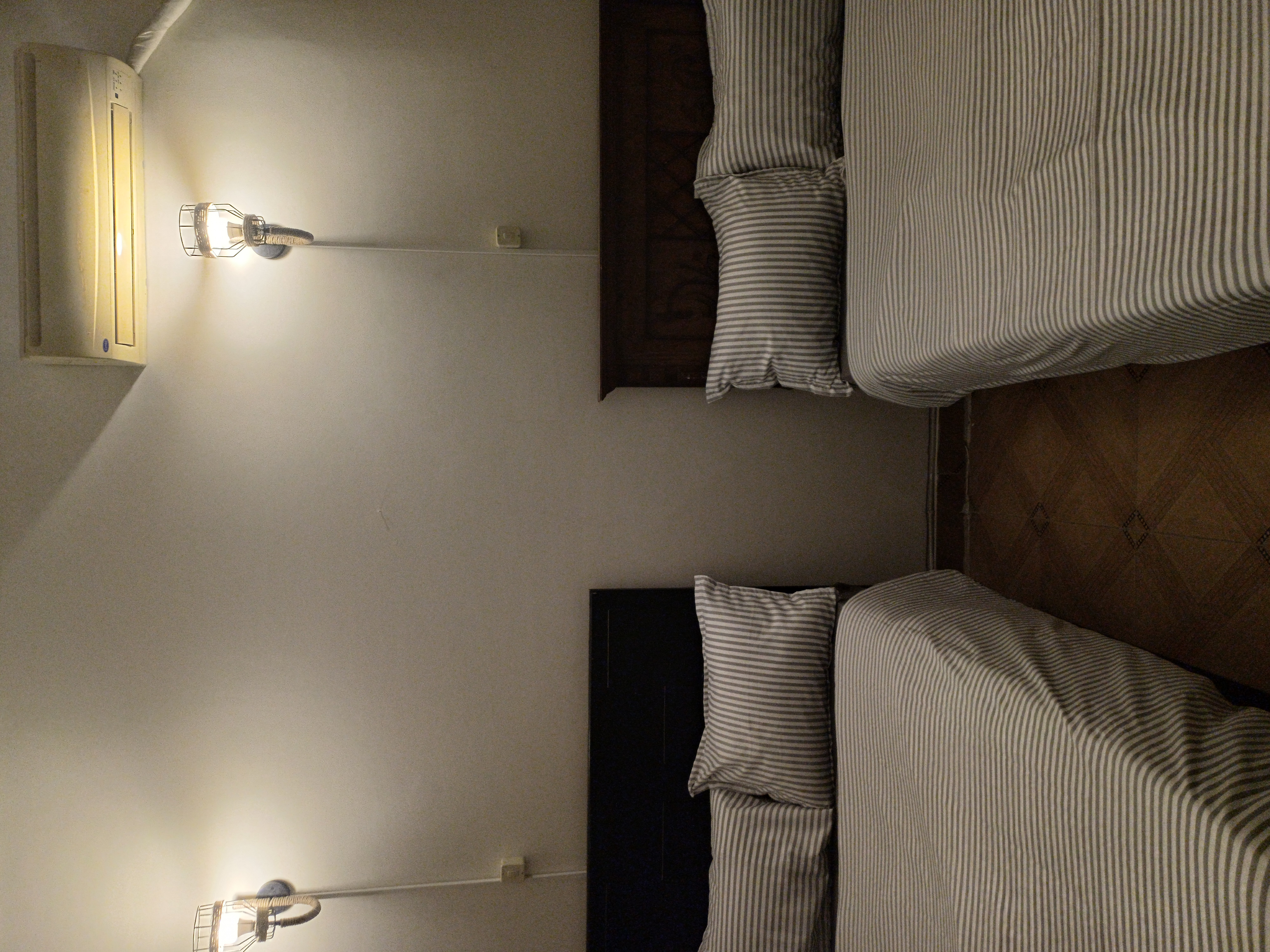Agora House (Men only)- Private double room (AC) — Private room in guesthouse in ٥٢ شارع صفية زغلول، اعلي توكيل زانوسي وامام مطعم الفيروز- محطة الرمل, Egypt — photo 2