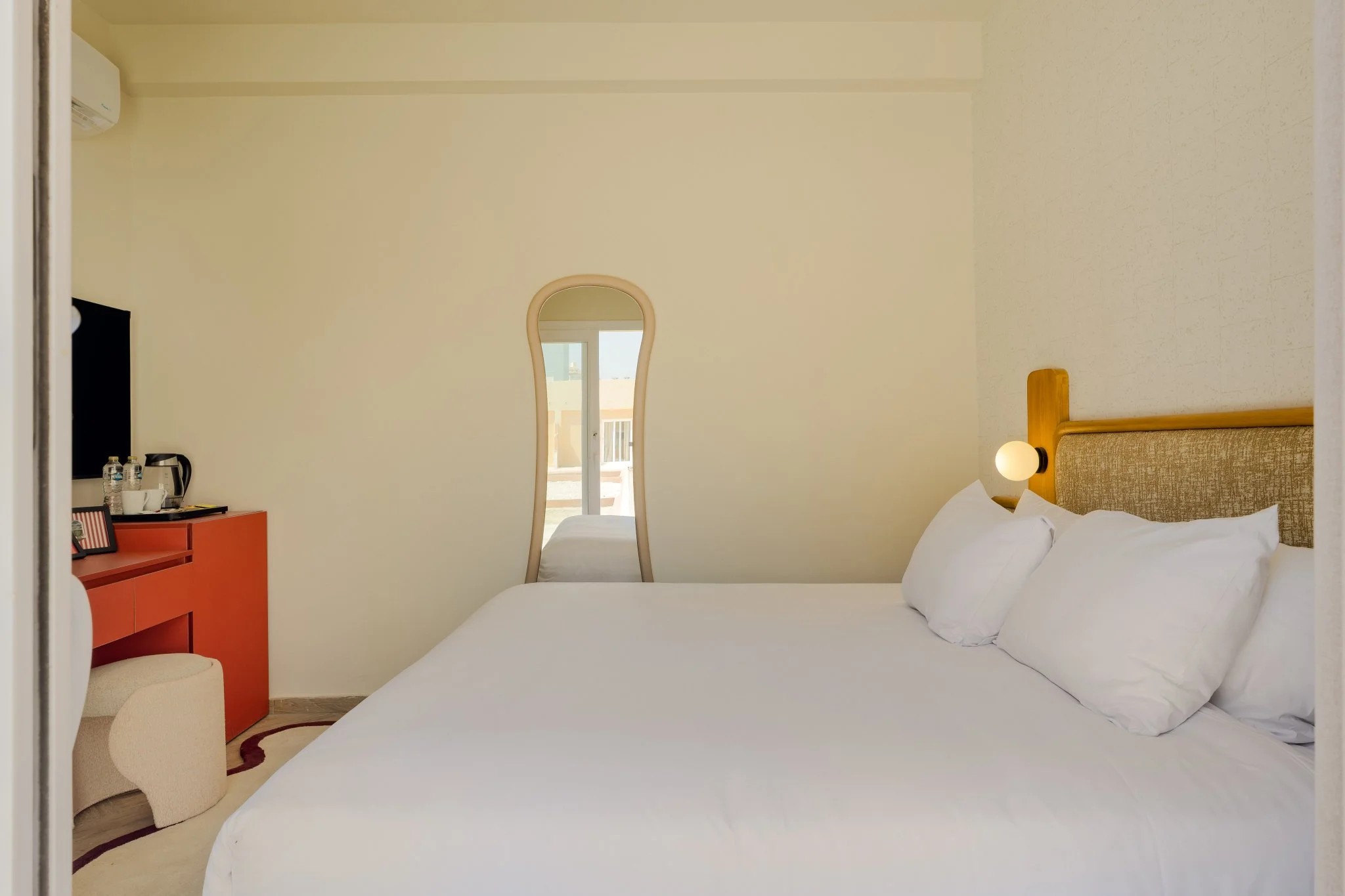Serviced City-View Studio near Orman Garden, Giza — Studio in Near Orman Botanical Garden & Giza Zoo, off Nile St, Giza, Egypt — photo 6