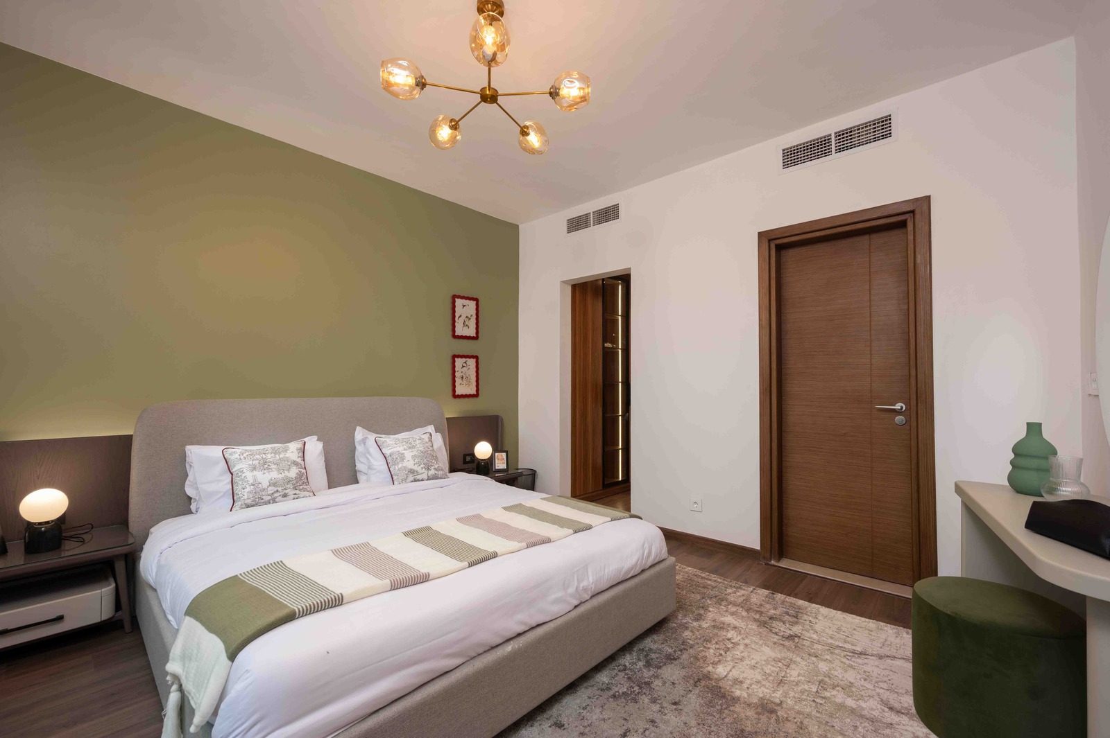 Timeless 2BR Apartment – City View – CFC — Apartment in Aura, Cairo Festival City, Egypt — photo 7