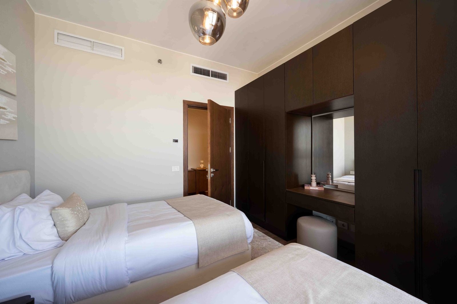 Charming 4BR Apartment – City View – Aeon Towers — Apartment in Aeon Towers, Sheikh Zayed, Egypt — photo 10