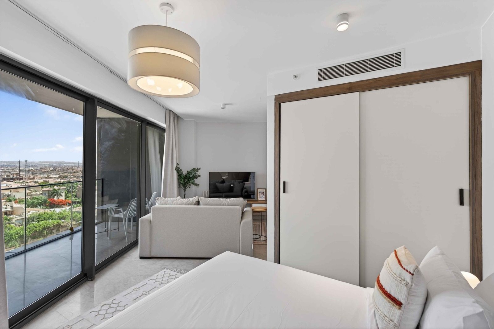 Sophisticated Studio – Sheikh Zayed – ZED Towers — Studio in ZED Towers, Sheikh Zayed, Egypt — photo 5