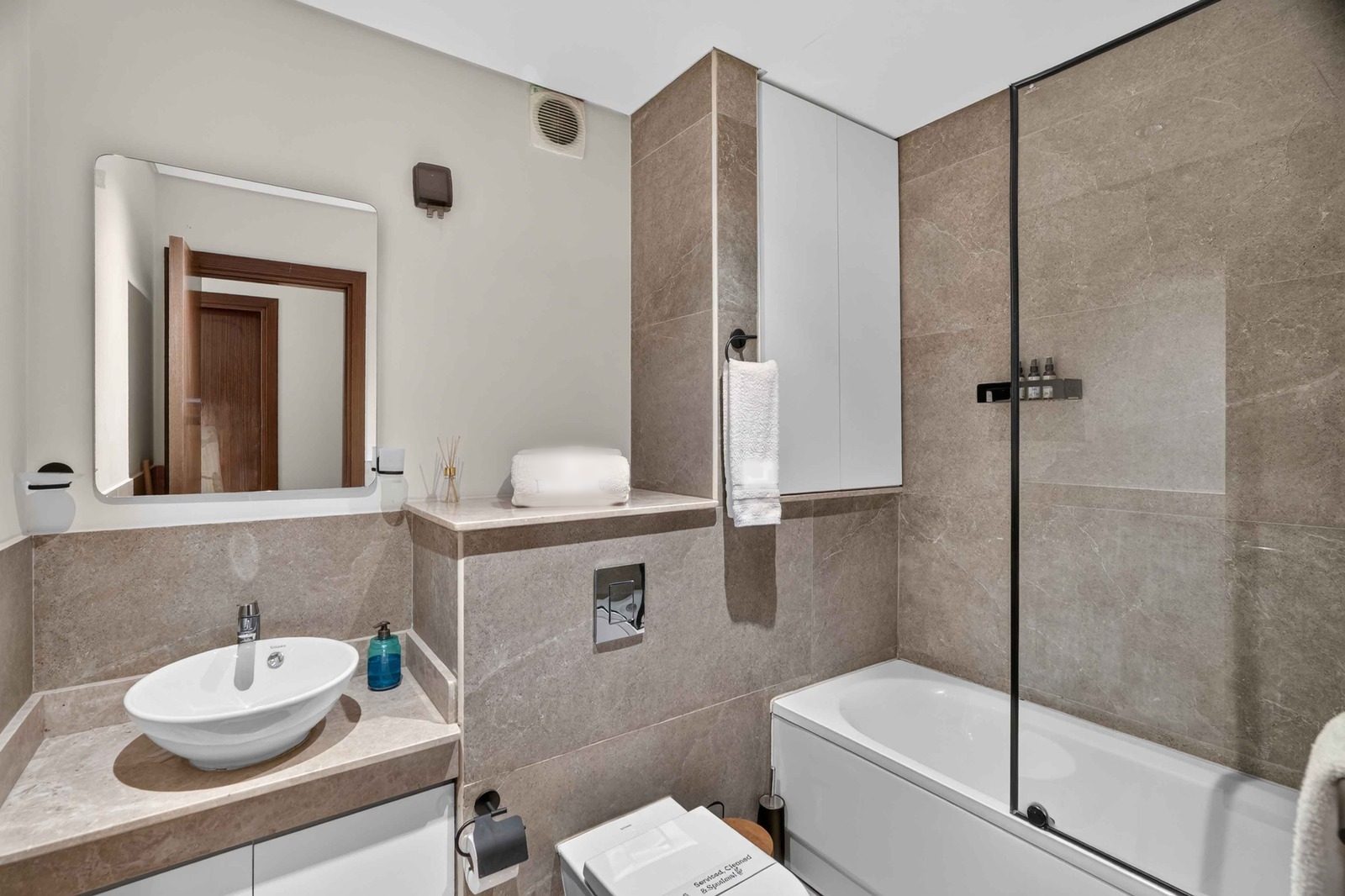 Modern 2BR Apartment – Park View – ZED Towers — Apartment in ZED Towers, Sheikh Zayed, Egypt — photo 10