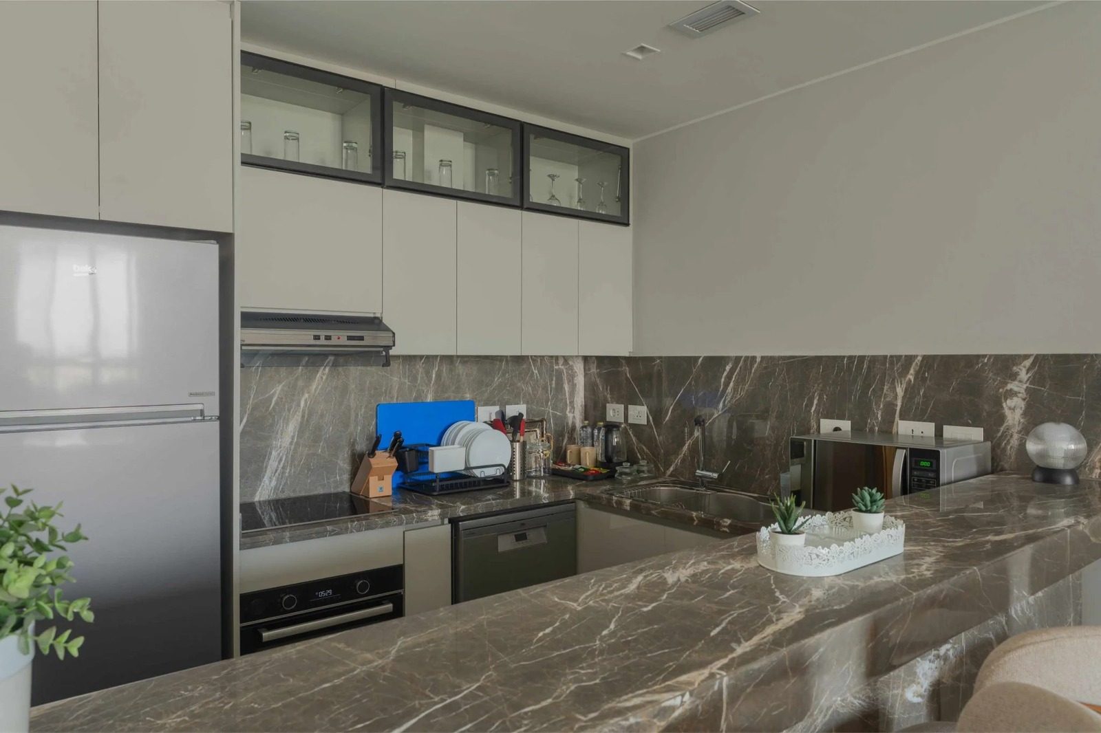 Modern 2BR Apartment with Balcony – Aeon Towers, Sheikh Zayed — Apartment in Aeon Towers, Sheikh Zayed City, Egypt — photo 13