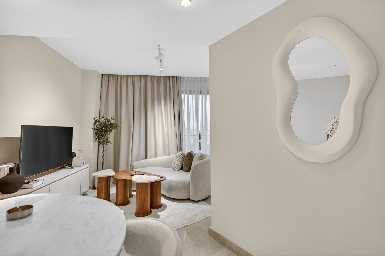 Warm Studio – Sheikh Zayed – ZED Towers — Studio in ZED Towers, Sheikh Zayed, Egypt — photo 2