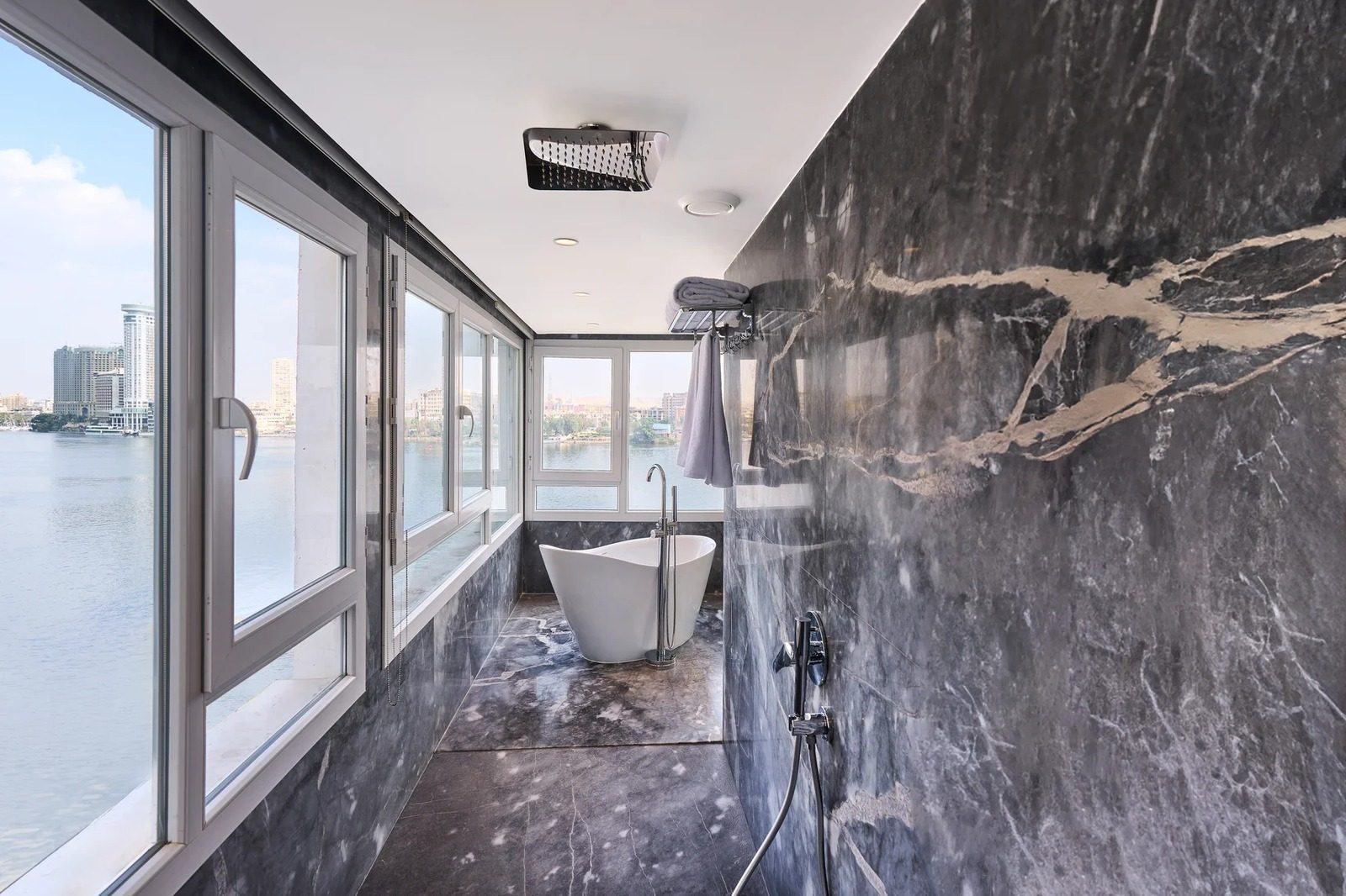 1BR Suite – Nile View – Giza — Apartment in Giza Nile side, near Orman Botanical Garden & Cairo University, Egypt — photo 6