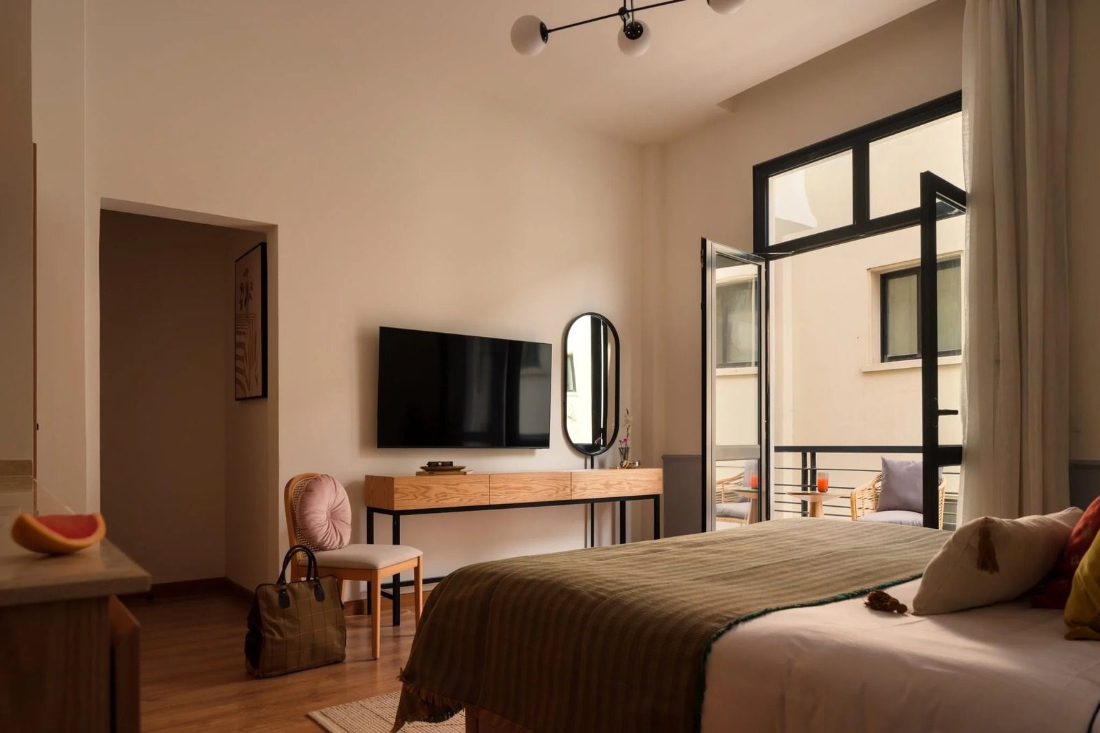 Studio with Balcony & Kitchenette – Tahrir, Downtown Cairo — Studio in Qasr El Nil St, Downtown Cairo — next to Tahrir Square, Egypt — photo 2
