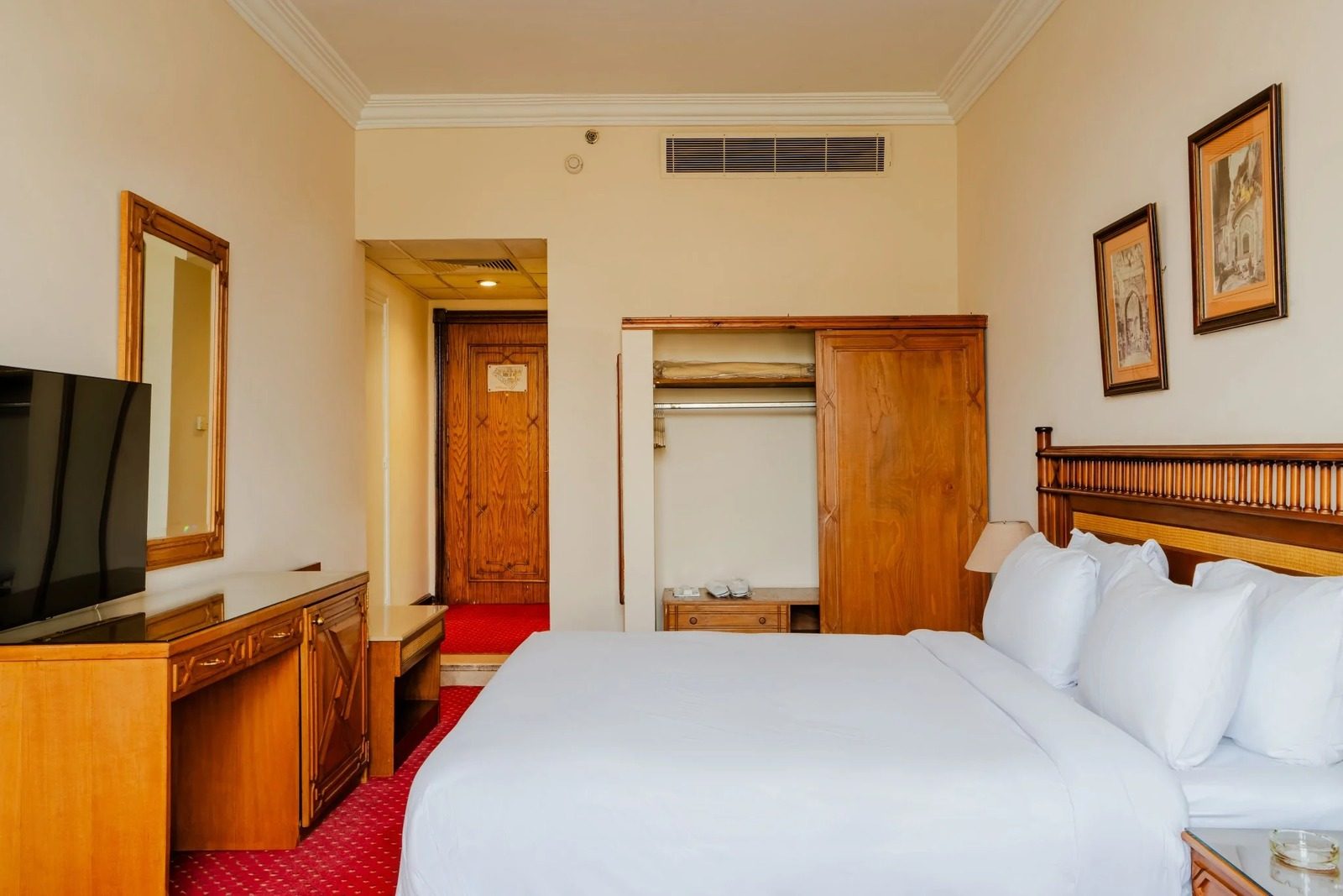 Standard King Room – Nile View – Nile-side Hotel, Zamalek — Private room in a hotel in Nile side of Zamalek, Cairo, Egypt — photo 6