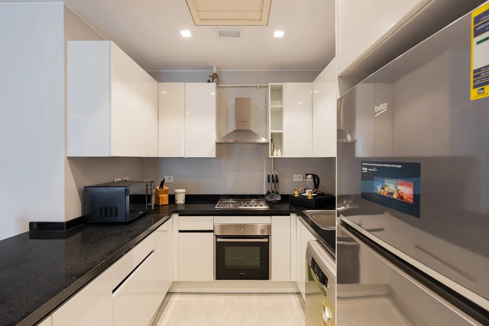 Bright 2BR Apartment with Kitchen – Aeon Towers, Sheikh Zayed — Apartment in Aeon Towers, Sheikh Zayed City, Egypt — photo 3