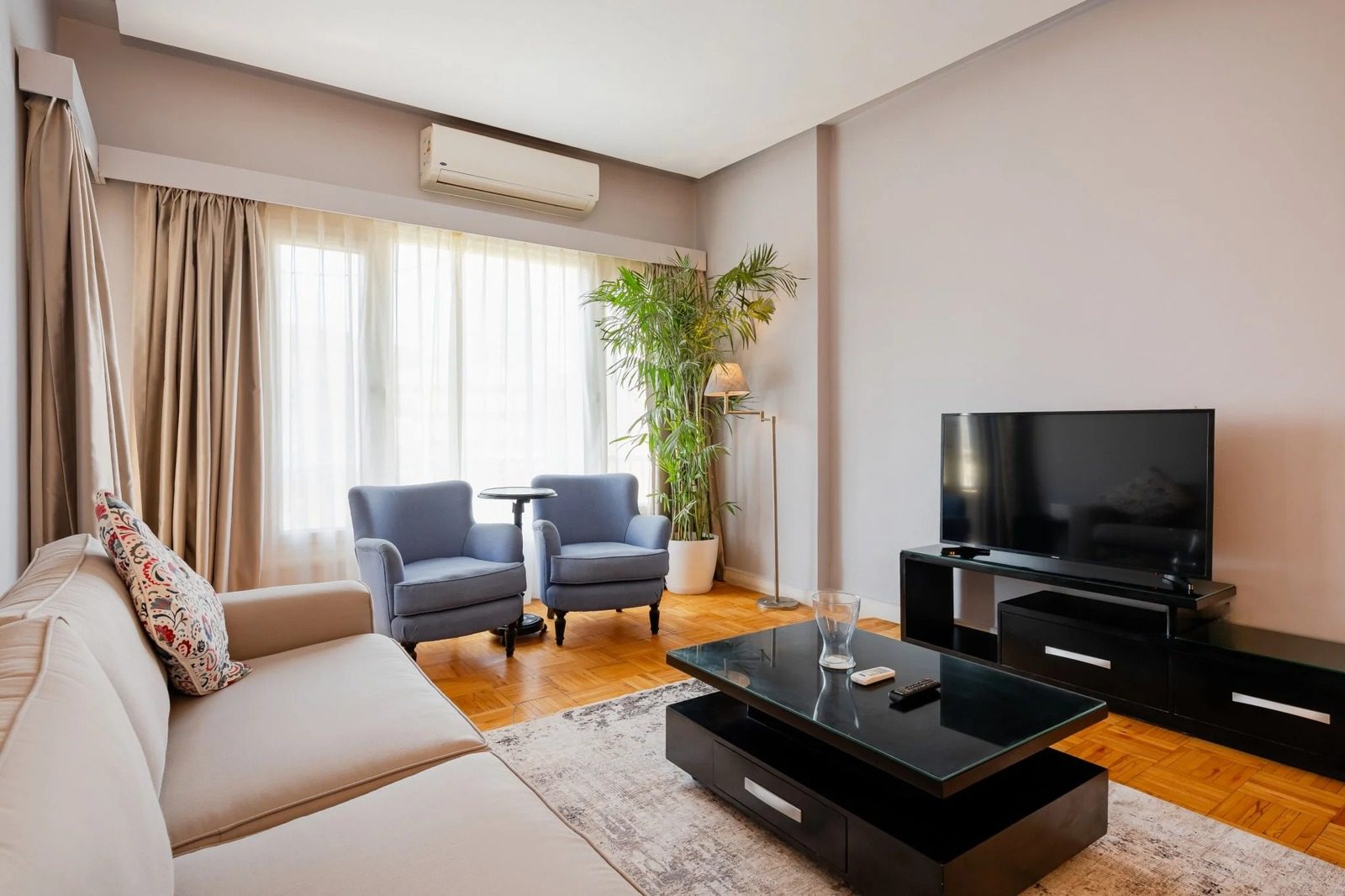 1BR Apartment with Balcony – City View – Zamalek — Apartment in Zamalek, Cairo, Egypt — photo 2