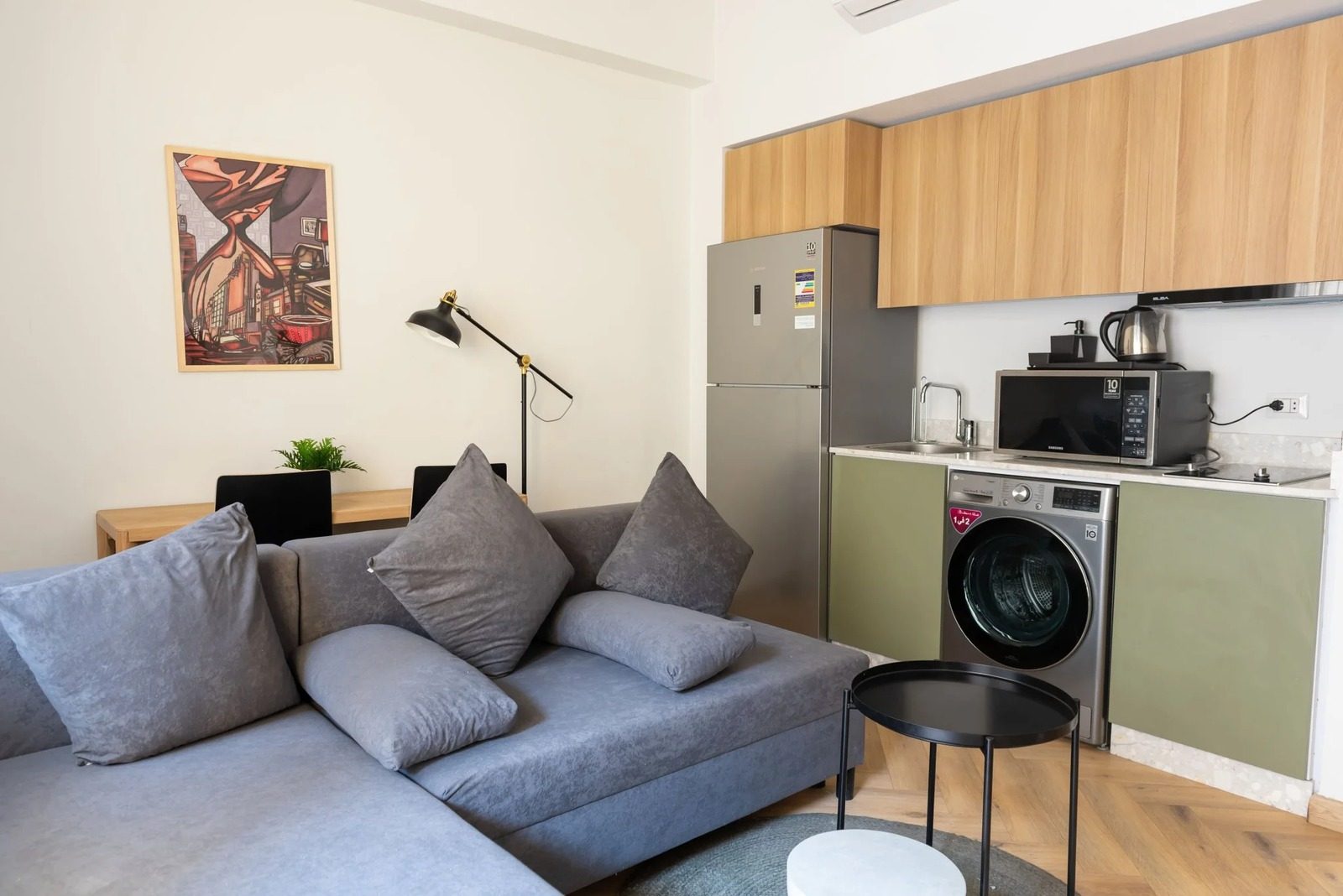 1BR Apartment with Balcony – City View – Downtown Cairo — Apartment in Downtown Cairo, a short walk to Talaat Harb Square and Tahrir Square, Egypt — photo 3