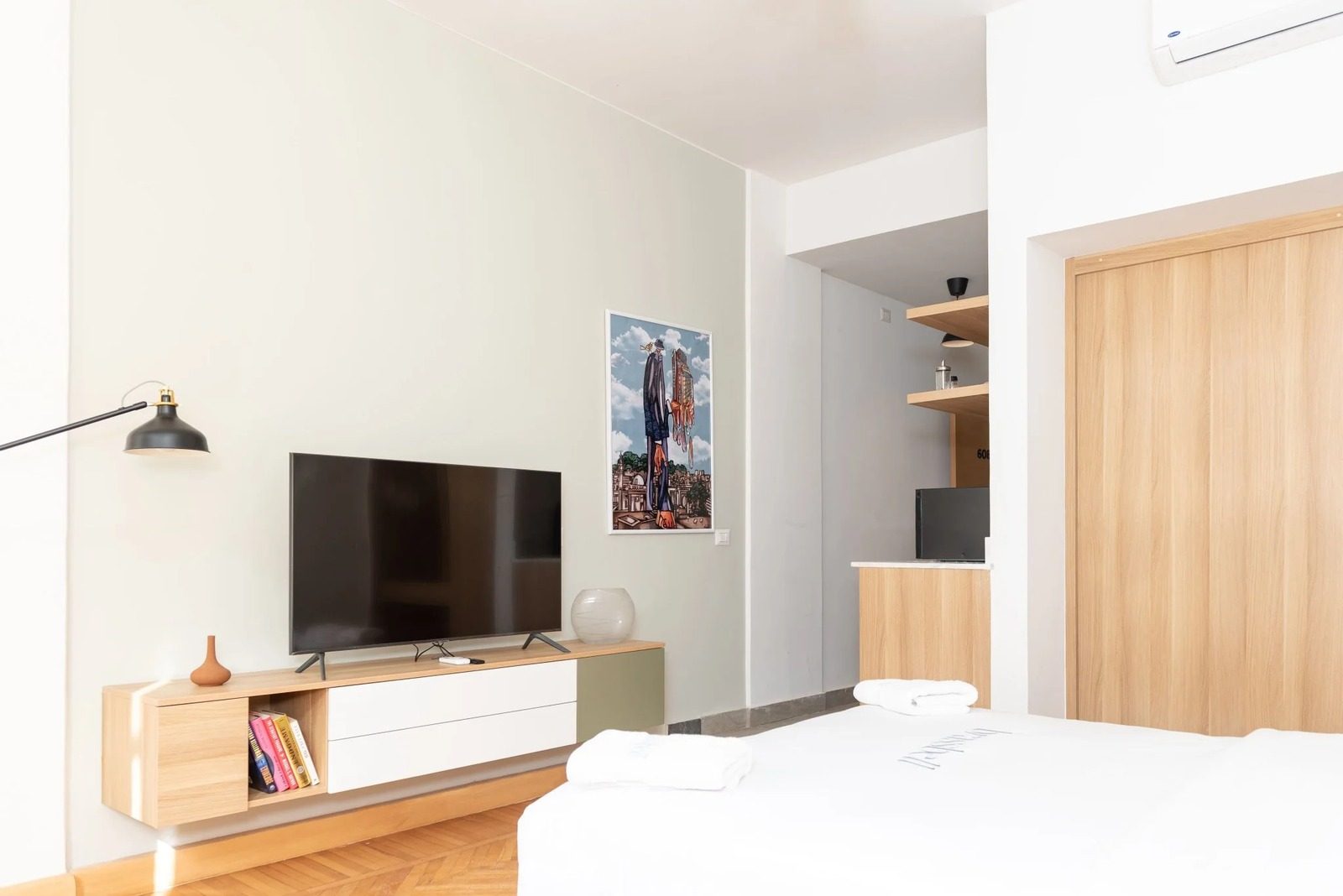 Superior 1BR Apartment – City View – Downtown Cairo — Apartment in Downtown Cairo, a short walk to Talaat Harb Square and Tahrir Square, Egypt — photo 3