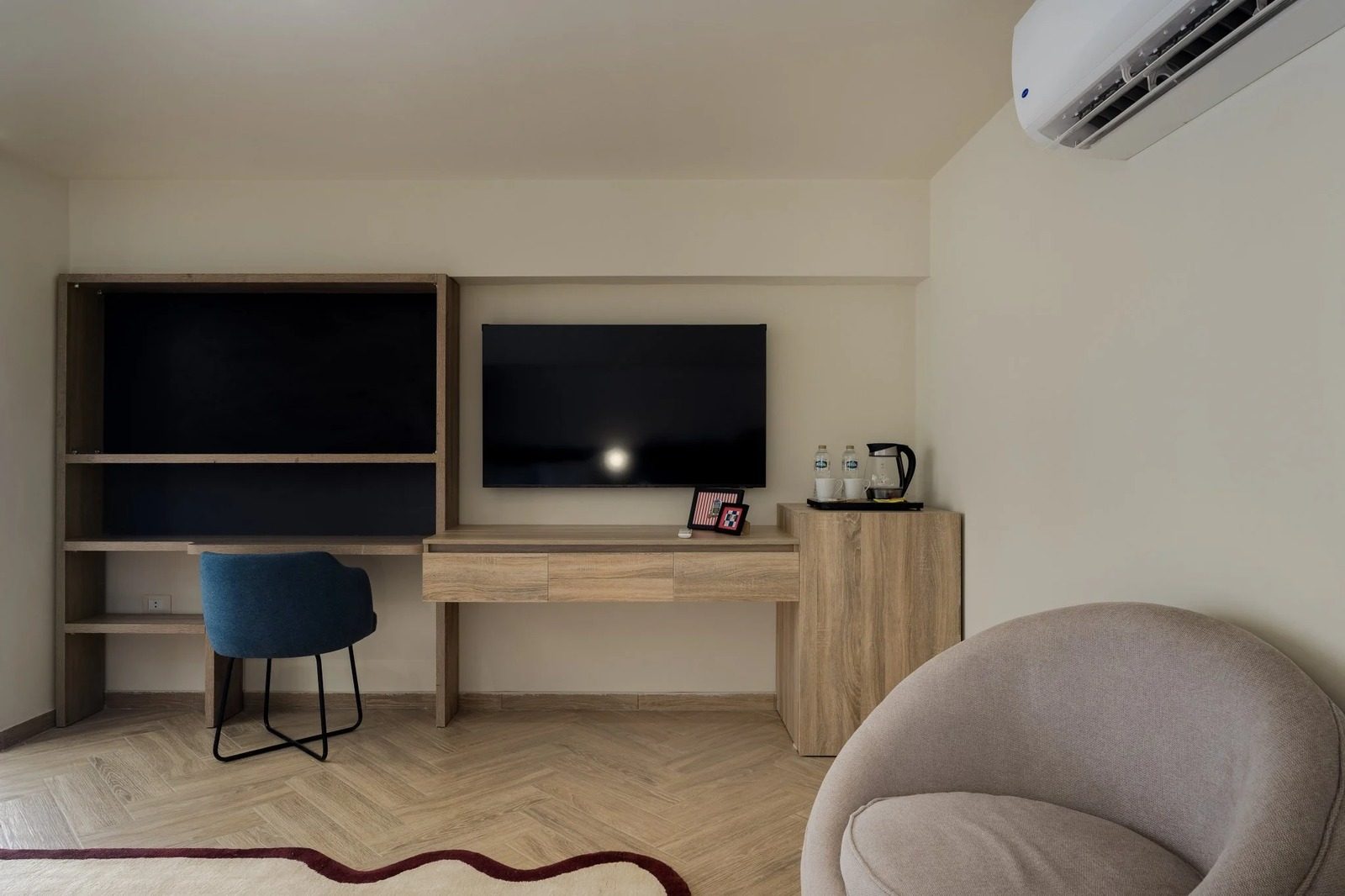 Studio with Sofa – Giza — Studio in Near Orman Botanical Garden & Giza Zoo, off Nile St, Giza, Egypt — photo 5