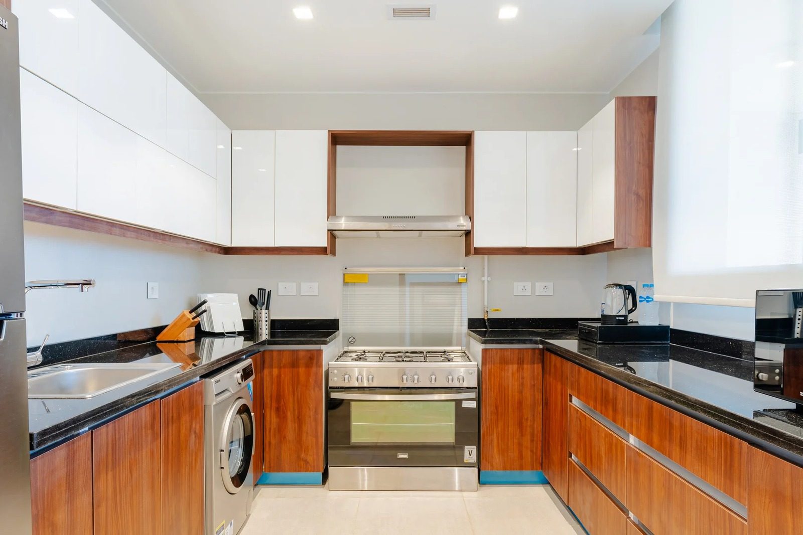 2BR Apartment with Balcony – Aeon Towers, Sheikh Zayed — Apartment in Aeon Towers, Sheikh Zayed City, Egypt — photo 3