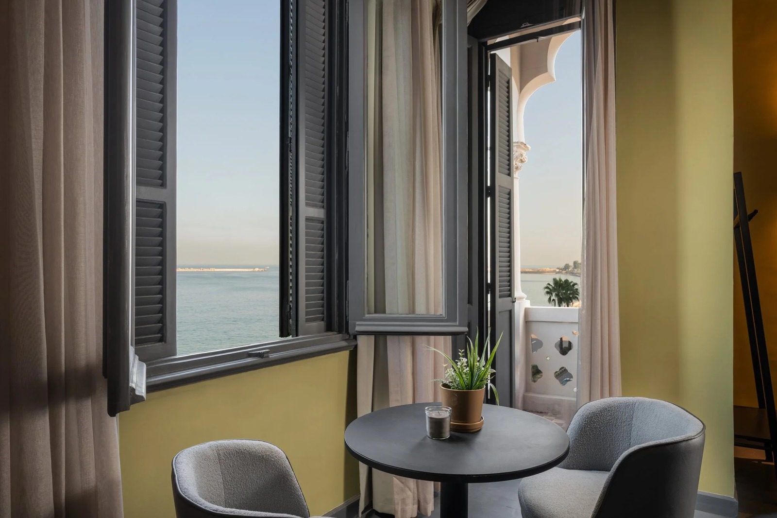 1BR Suite – Sea View – Alexandria — Apartment in Central Alexandria Corniche, near Raml Station and Saad Zaghloul Square, Egypt — photo 3