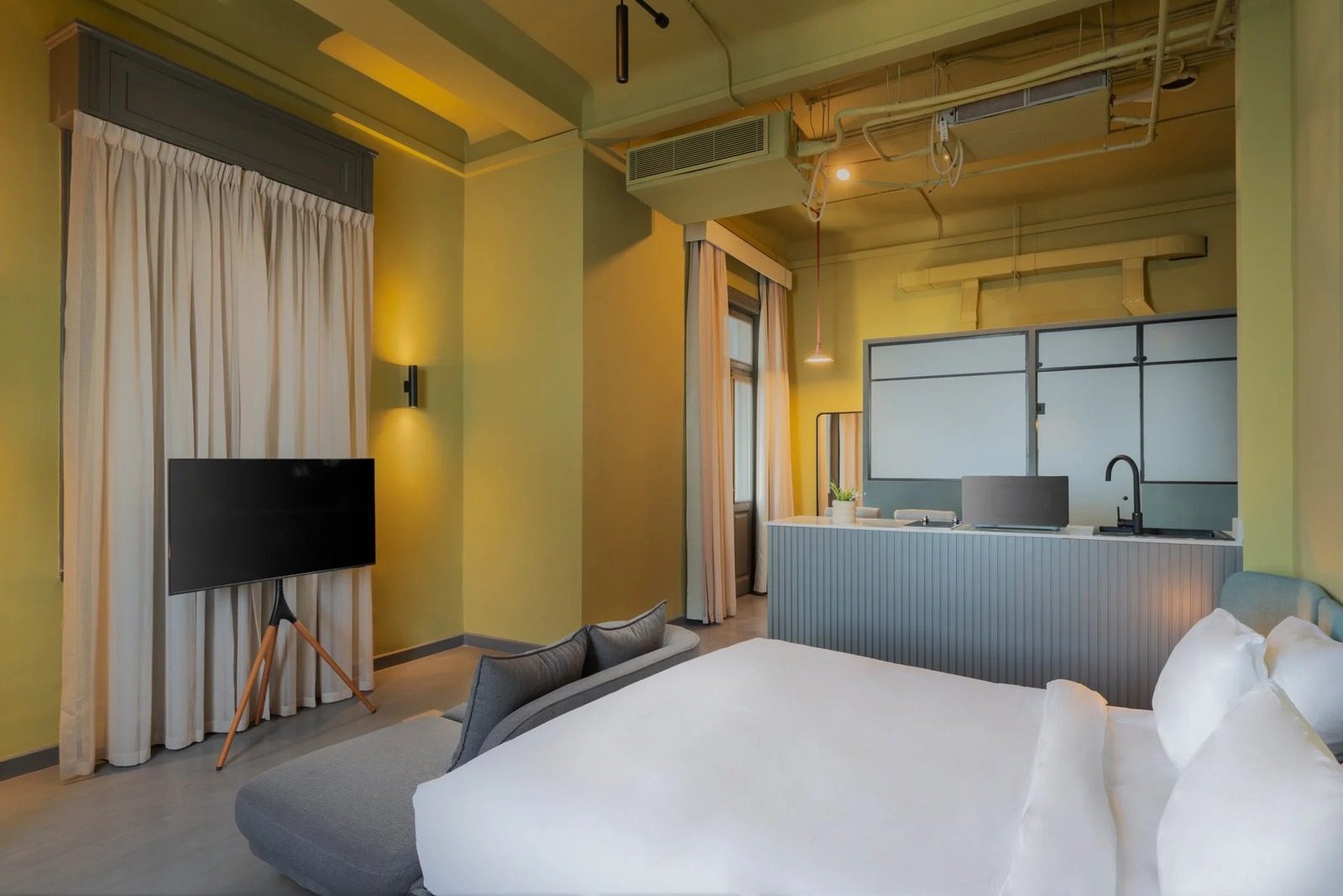 1BR Suite – Sea View – Alexandria — Apartment in Central Alexandria Corniche, near Raml Station and Saad Zaghloul Square, Egypt — photo 6