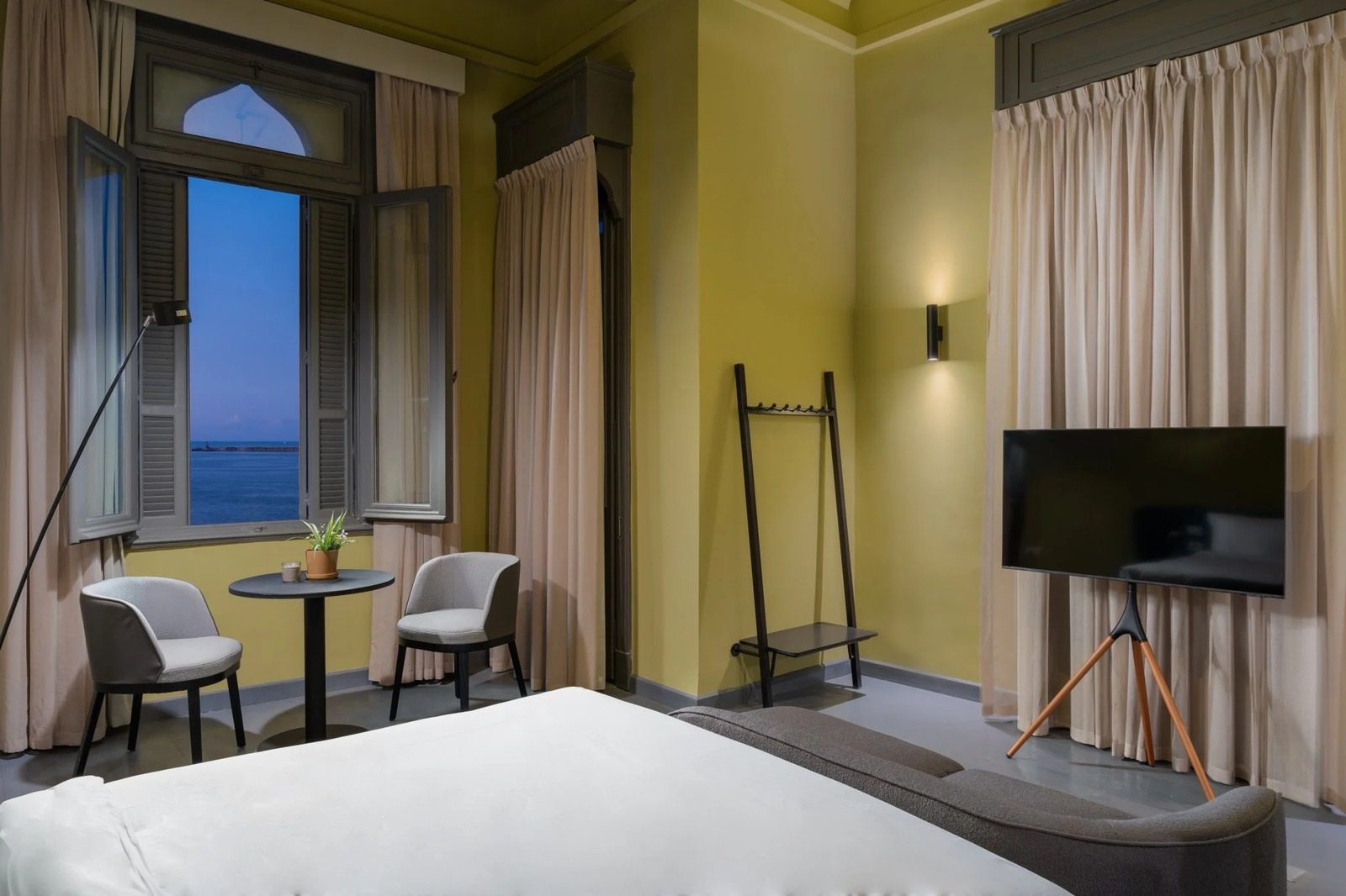 1BR Suite – Sea View – Alexandria — Apartment in Central Alexandria Corniche, near Raml Station and Saad Zaghloul Square, Egypt — photo 10