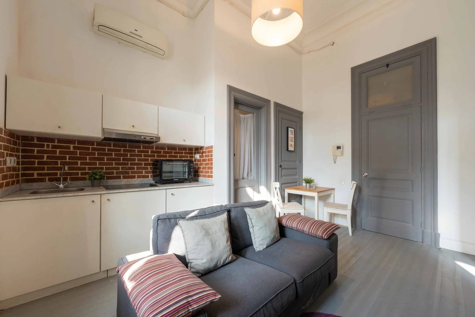 Bright 1BR Apartment – City View – Alexandria — Apartment in Central Alexandria Corniche, near Raml Station and Saad Zaghloul Square, Egypt — photo 3