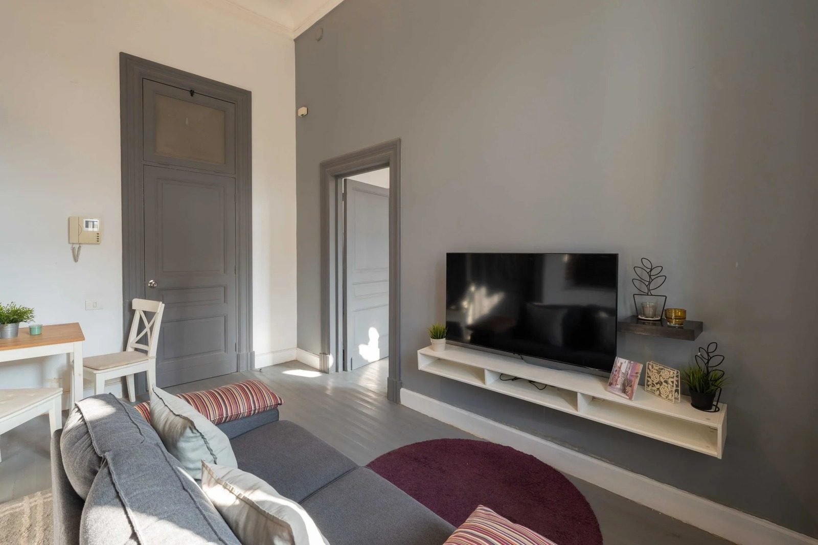 Bright 1BR Apartment – City View – Alexandria — Apartment in Central Alexandria Corniche, near Raml Station and Saad Zaghloul Square, Egypt — photo 4