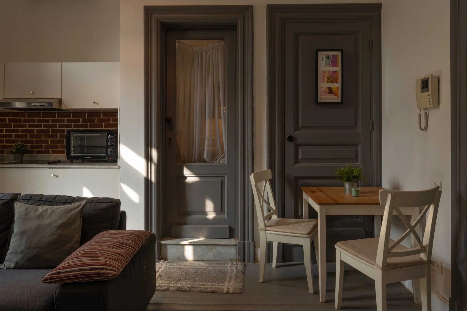 Bright 1BR Apartment – City View – Alexandria — Apartment in Central Alexandria Corniche, near Raml Station and Saad Zaghloul Square, Egypt — photo 5