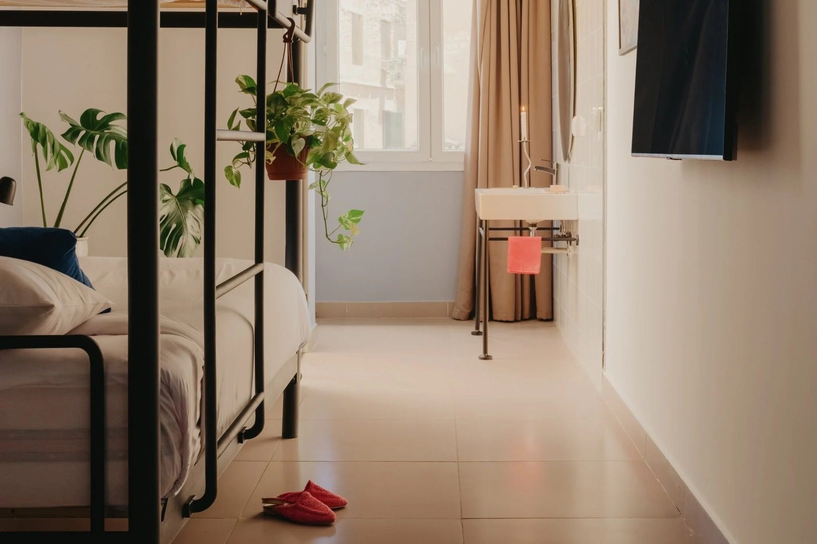 Bright Compact Studio – Downtown Cairo — Studio in Downtown Cairo, near Tahrir Square and Talaat Harb St, Egypt — photo 4