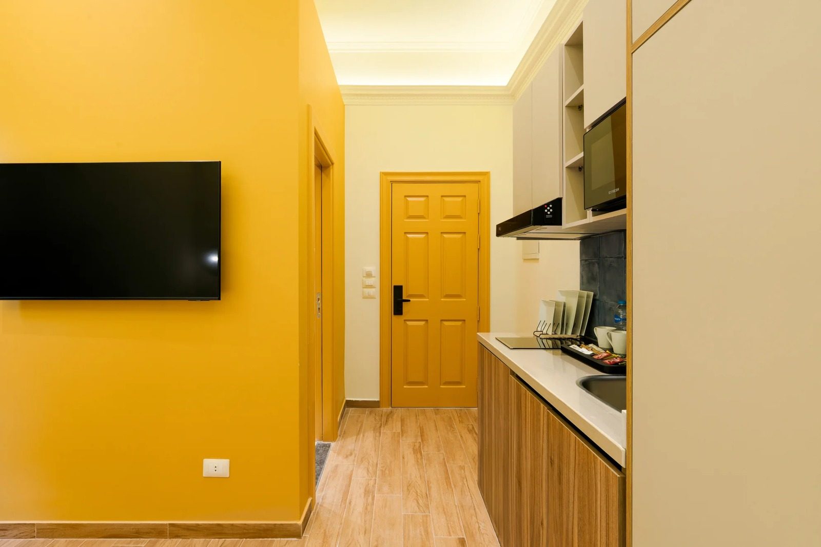 Bright Deluxe Studio with Balcony – Zamalek — Studio in Zamalek, Cairo, Egypt — photo 3