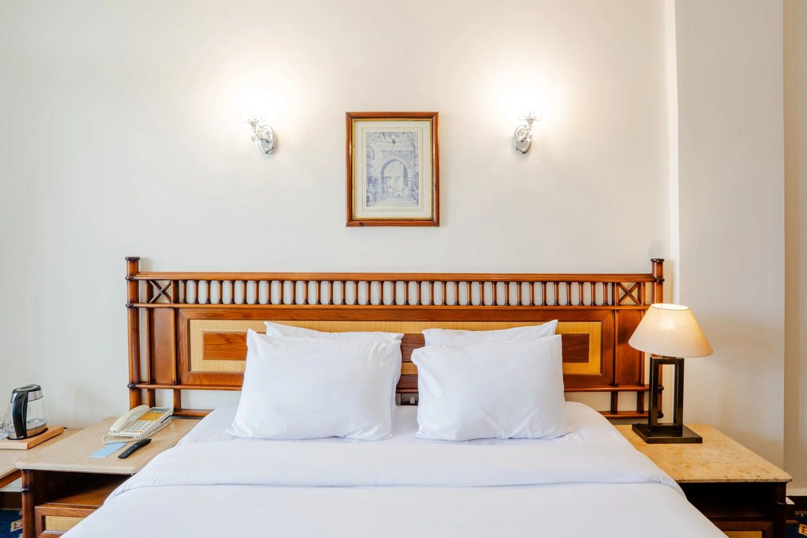 Executive King Room with Balcony – City View – Nile-side Hotel, Zamalek — Private room in a hotel in Nile side of Zamalek, Cairo, Egypt — photo 3