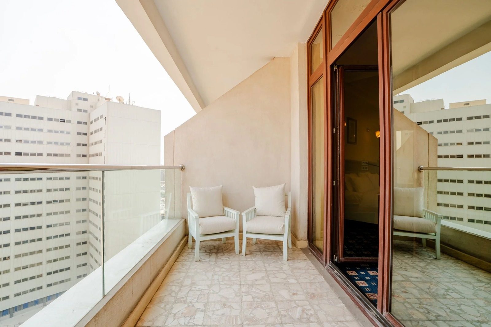 Executive King Room with Balcony – City View – Nile-side Hotel, Zamalek — Private room in a hotel in Nile side of Zamalek, Cairo, Egypt — photo 5