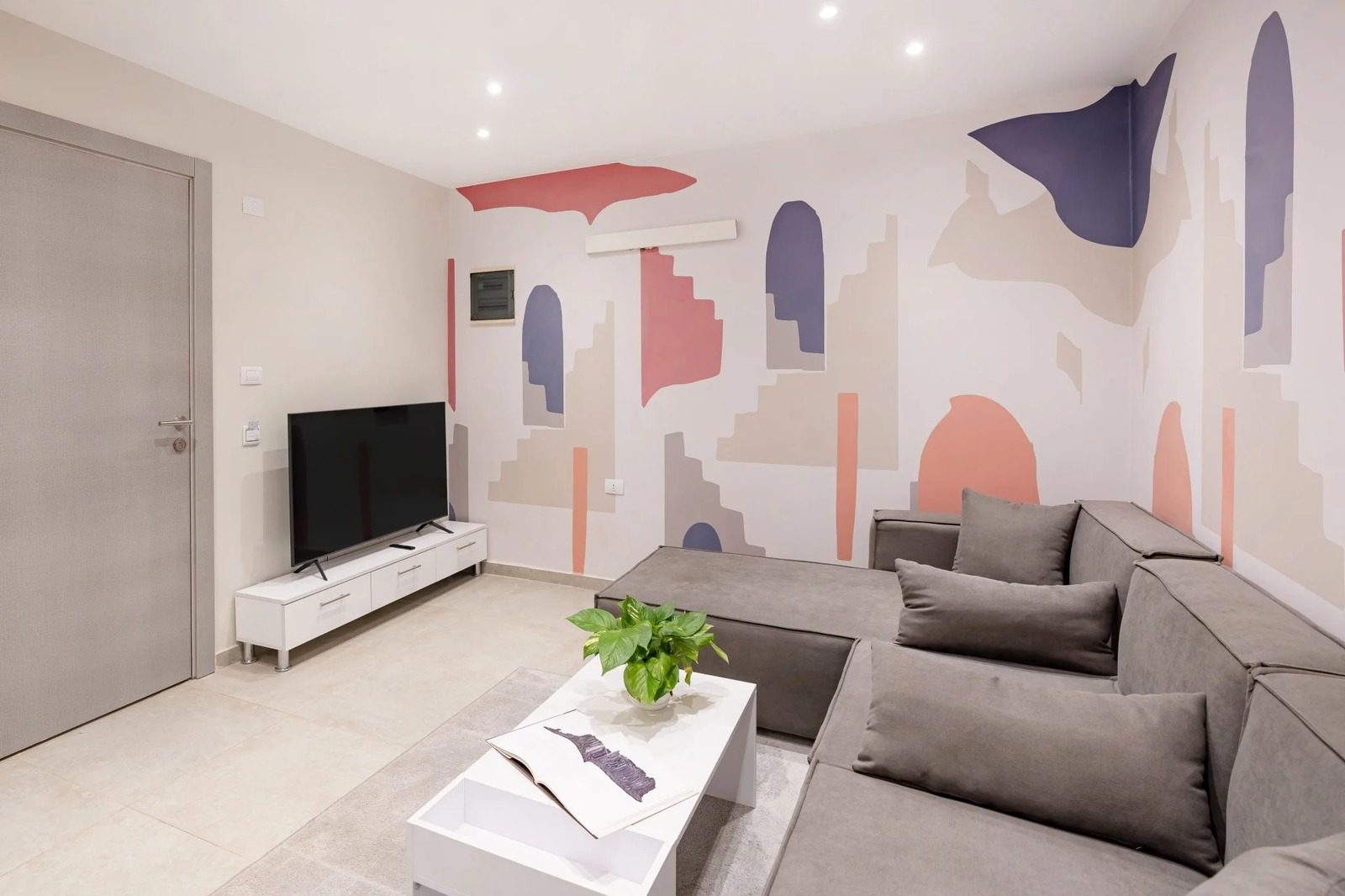 Bright 1BR Apartment – near the Pyramids — Apartment in Haram district, Giza — near the Pyramids and the Grand Egyptian Museum, Egypt — photo 2