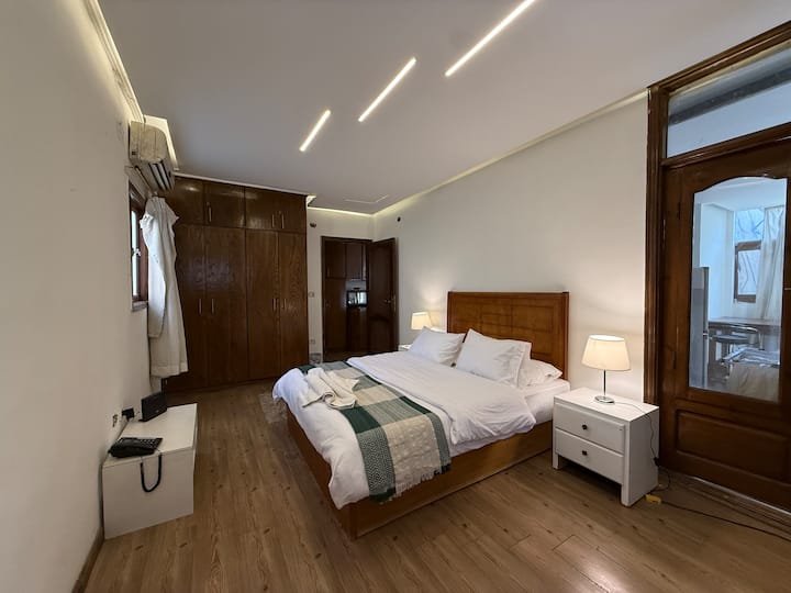 Beautiful Apartment in Quiet Zamalek Sunny Cozy — Apartment in Cairo, Egypt, Egypt — photo 4