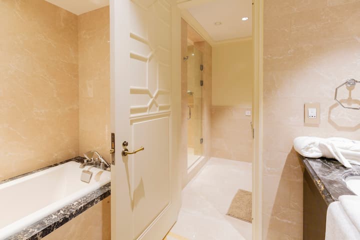DHB STAYS | St. Regis 2BR Partial Nile View Apt — Private room in a hotel in Cairo, Egypt, Egypt — photo 28