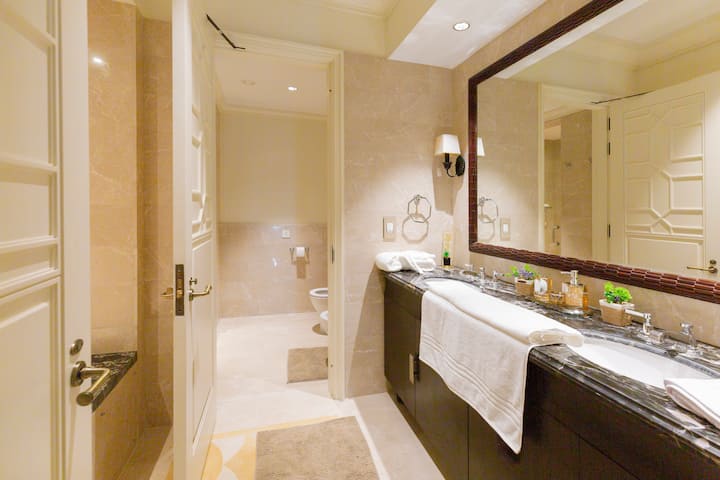 DHB STAYS | St. Regis 2BR Partial Nile View Apt — Private room in a hotel in Cairo, Egypt, Egypt — photo 29
