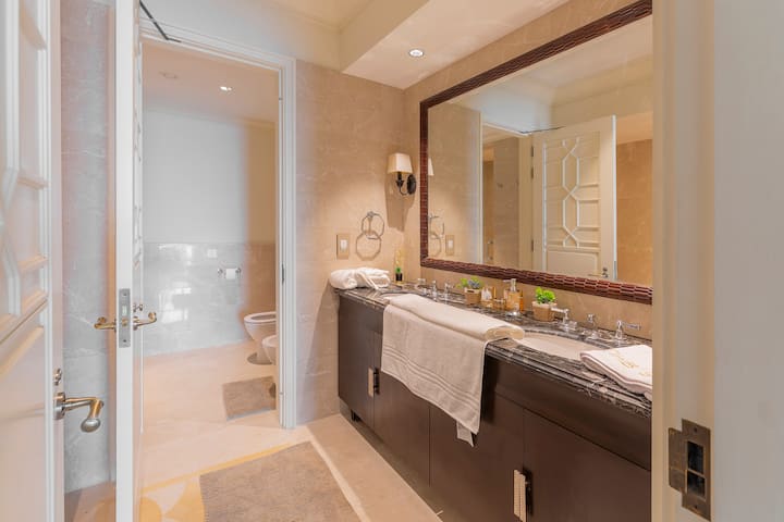 DHB STAYS | St. Regis 2BR Partial Nile View Apt — Private room in a hotel in Cairo, Egypt, Egypt — photo 31