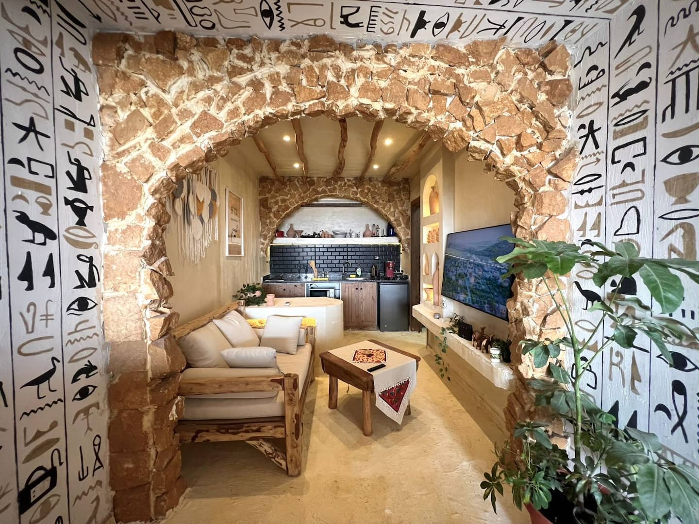 Ancient Pyramids View Retreat with Jacuzzi 806 — Studio in Nazlat as Sammān, Giza, Egypt — photo 2