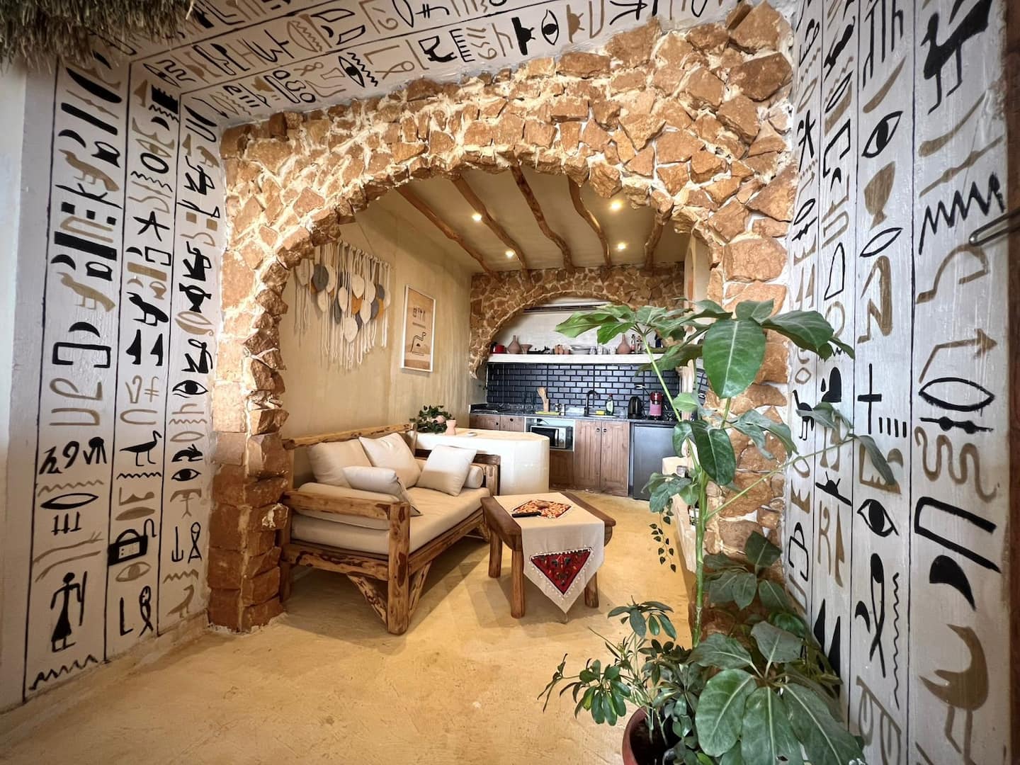 Ancient Pyramids View Retreat with Jacuzzi 806 — Studio in Nazlat as Sammān, Giza, Egypt — photo 5