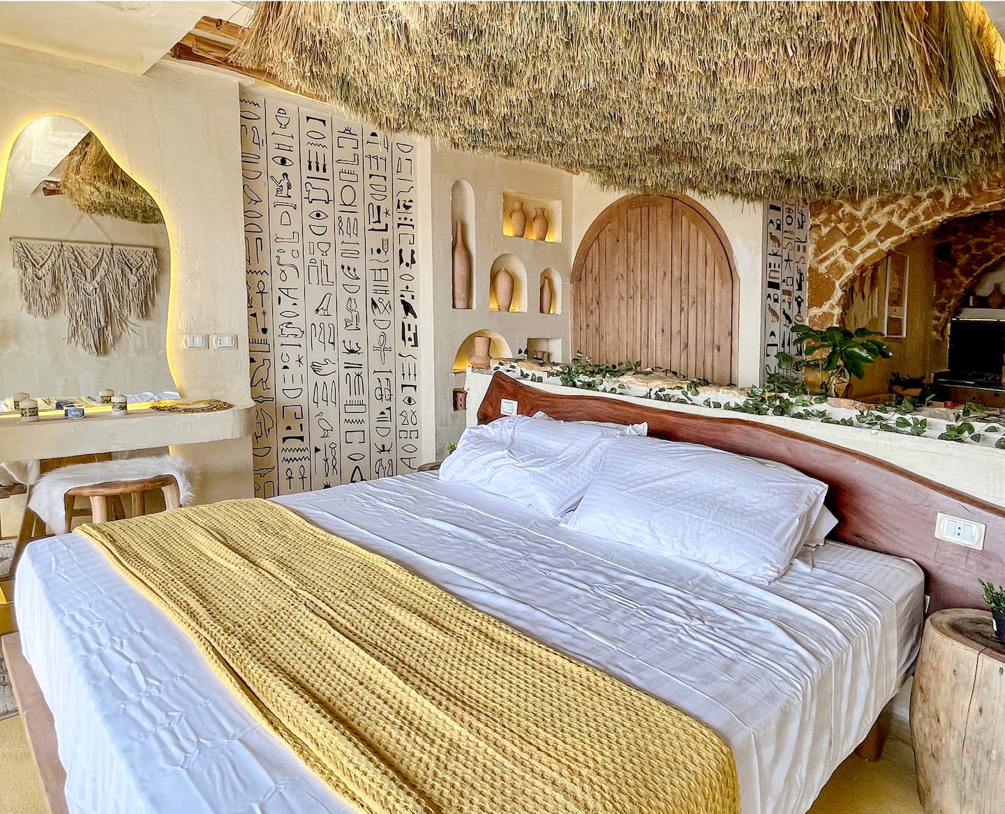 Ancient Pyramids View Retreat with Jacuzzi 806 — Studio in Nazlat as Sammān, Giza, Egypt — photo 21